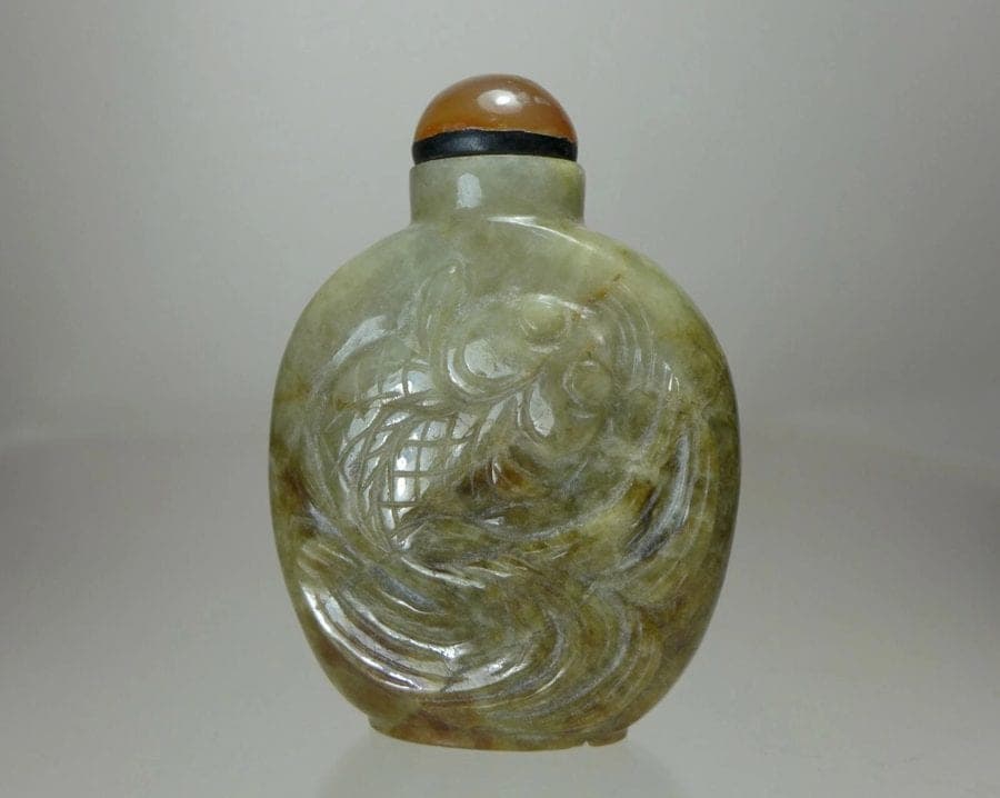 Carved Celadon and Russet Jade SNUFF BOTTLE, 18/19th C photo 2