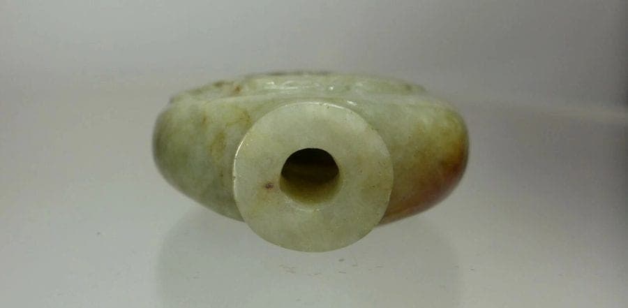 Carved Celadon and Russet Jade SNUFF BOTTLE, 18/19th C photo 7