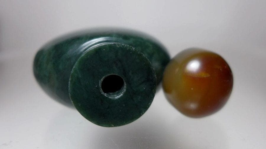Chinese, Qing Dynasty, SPINACH JADE SNUFF BOTTLE photo 7