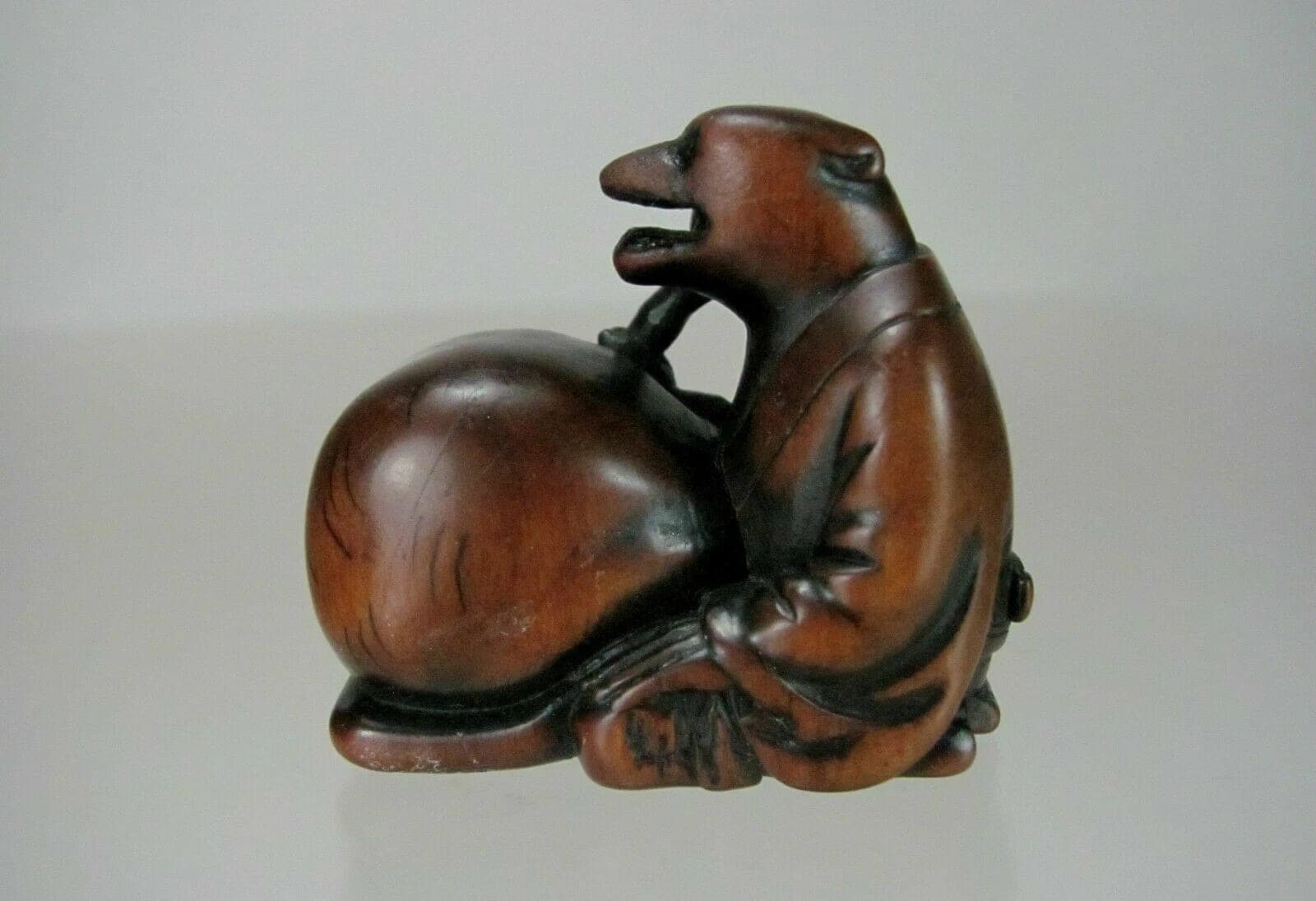 KOMEI, ISHIKAWA, 19th C Japanese Boxwood Netsuke: TANUKI NO HARA TSUZUMI photo 2