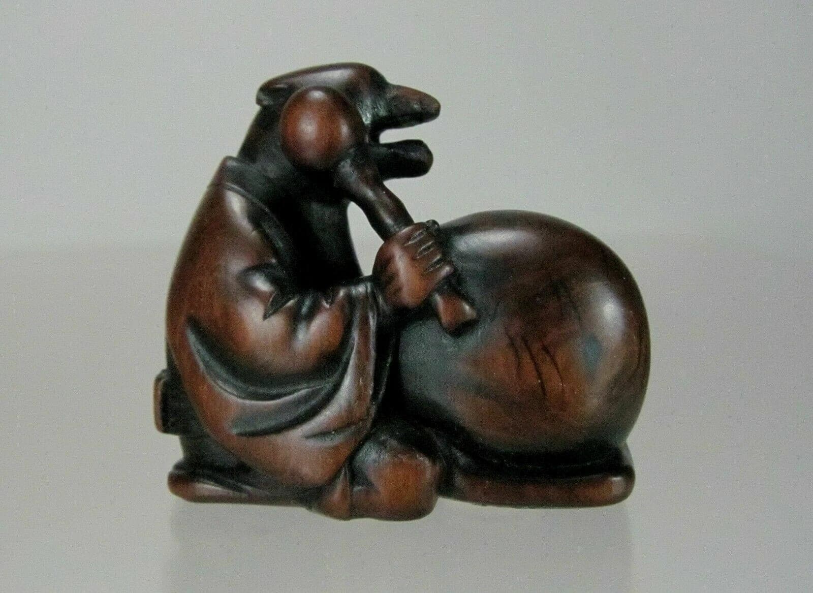 KOMEI, ISHIKAWA, 19th C Japanese Boxwood Netsuke: TANUKI NO HARA TSUZUMI photo 4