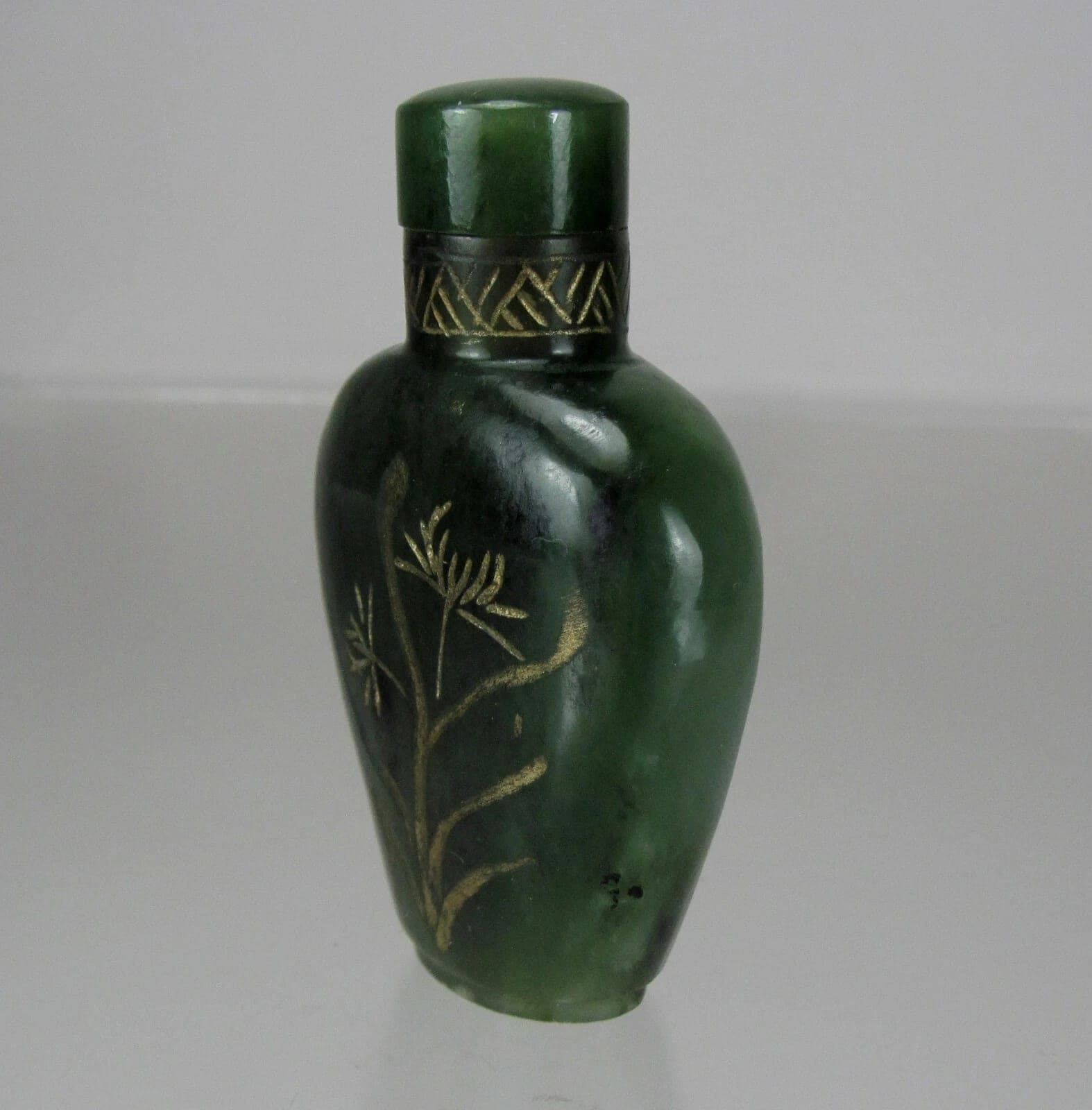 18th Century, Nephrite Sage-Green Jade Snuff Bottle, Qianlong Period photo 4