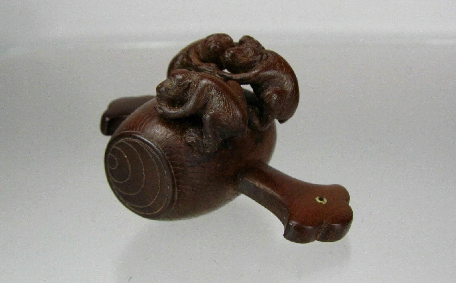 KÔRYÛ, 19th C. Japanese Boxwood Netsuke: Three Monkeys on Daikoku's Hammer photo 3