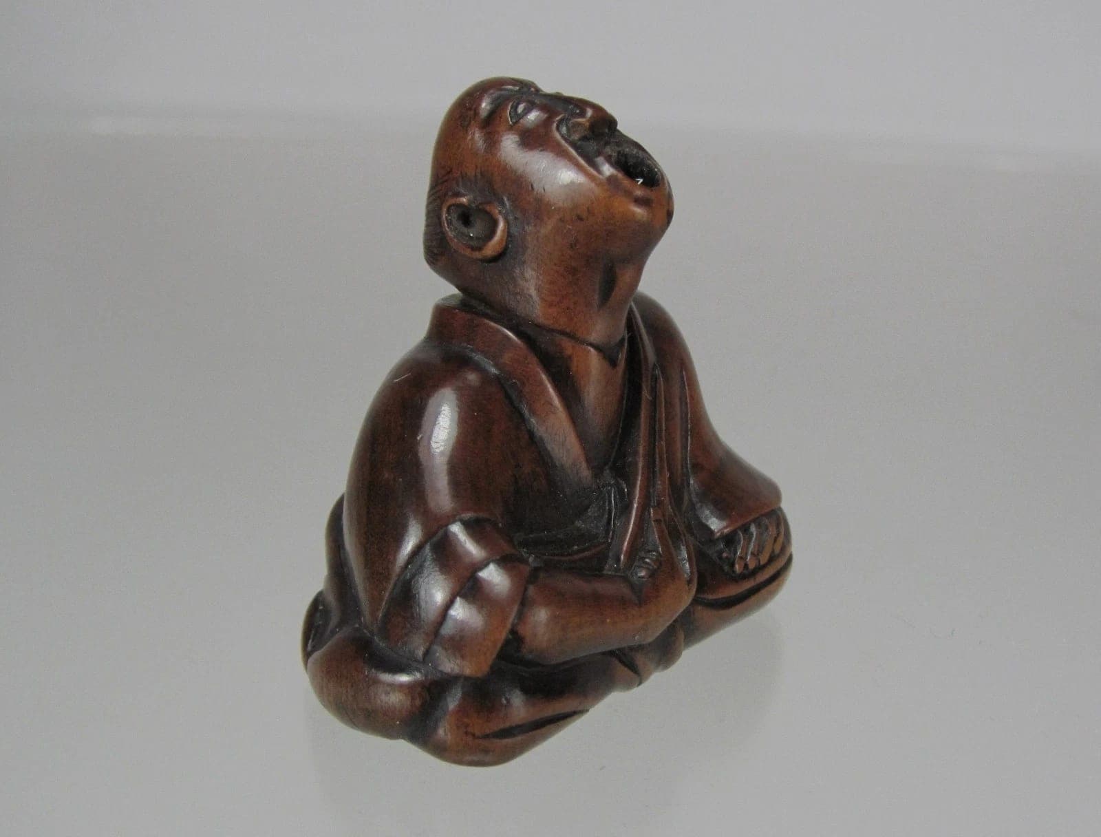 19th Century Japanese Boxwood Netsuke: Professional Sneezer photo 3