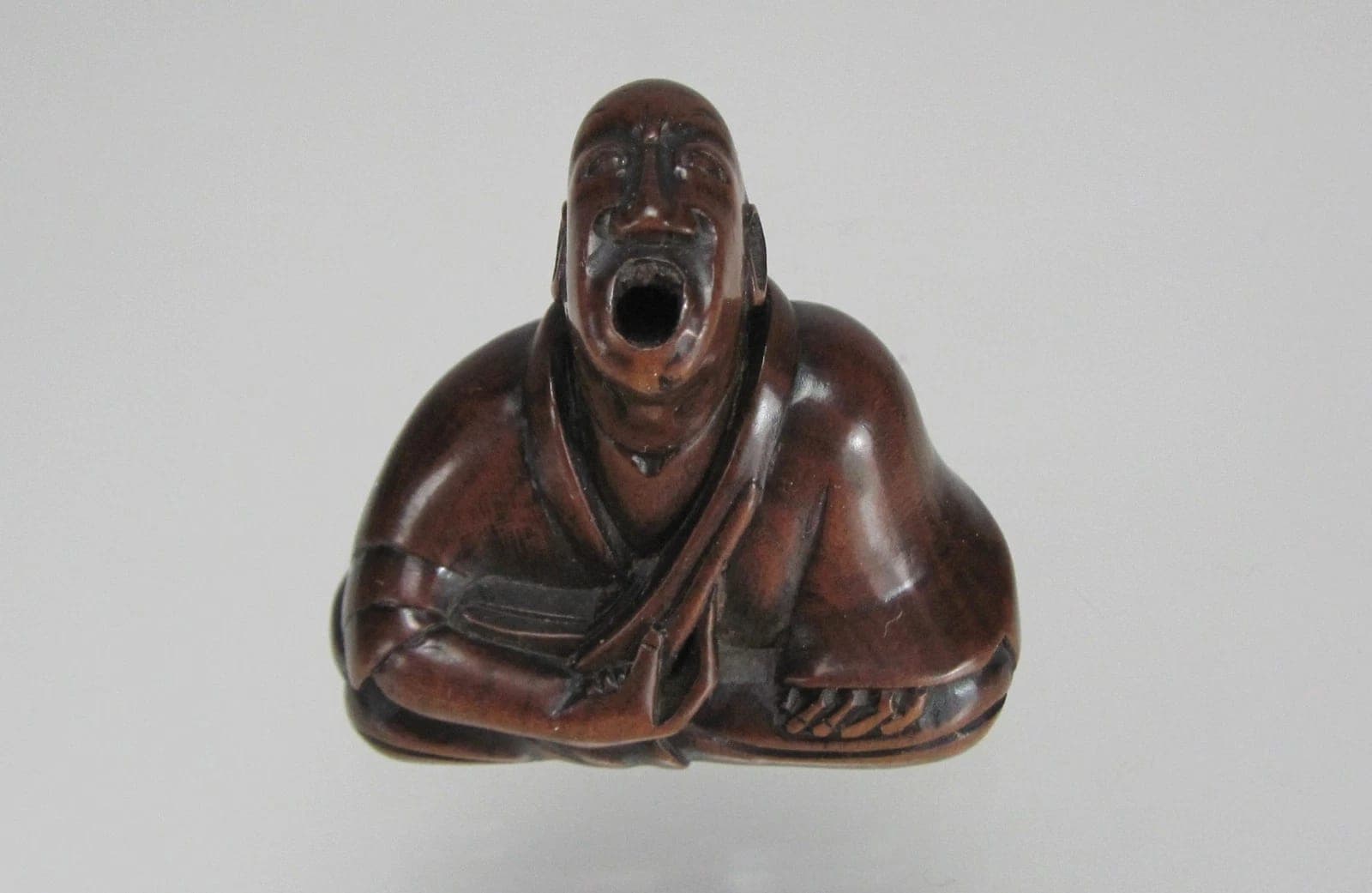 19th Century Japanese Boxwood Netsuke: Professional Sneezer photo 6