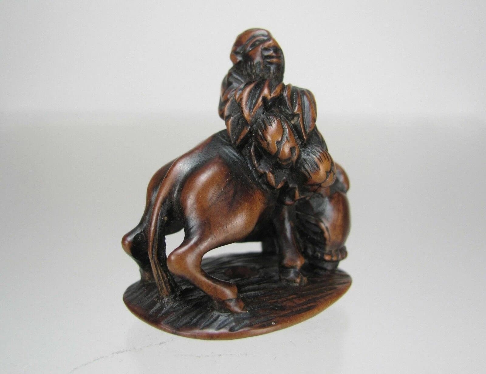 Early 19th Century Edo School Boxwood Netsuke: Chinese Sage Riding an Ox photo 2