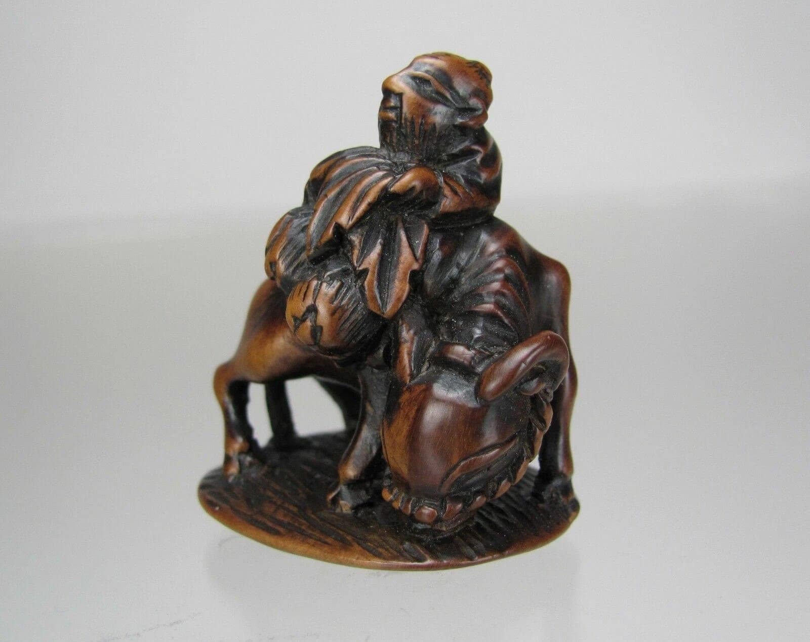 Early 19th Century Edo School Boxwood Netsuke: Chinese Sage Riding an Ox photo 3