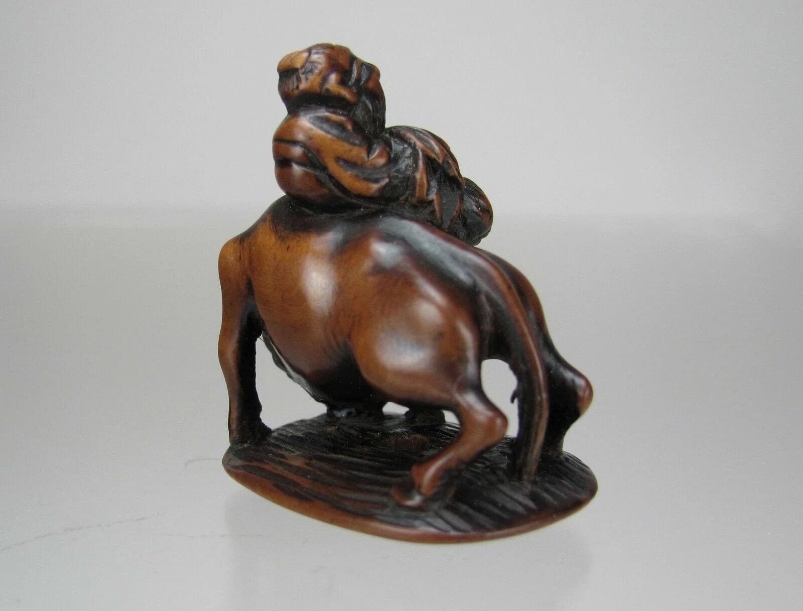 Early 19th Century Edo School Boxwood Netsuke: Chinese Sage Riding an Ox photo 5