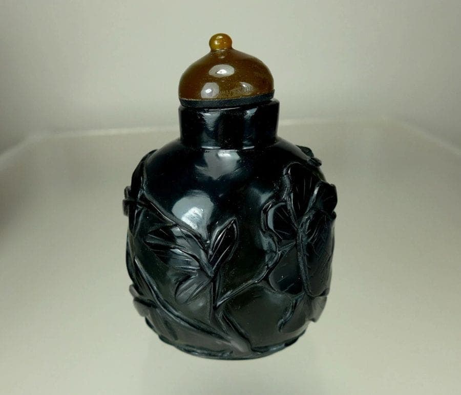 BLACK NEPHRITE JADE CARVED SNUFF BOTTLE, 18th Century photo 2