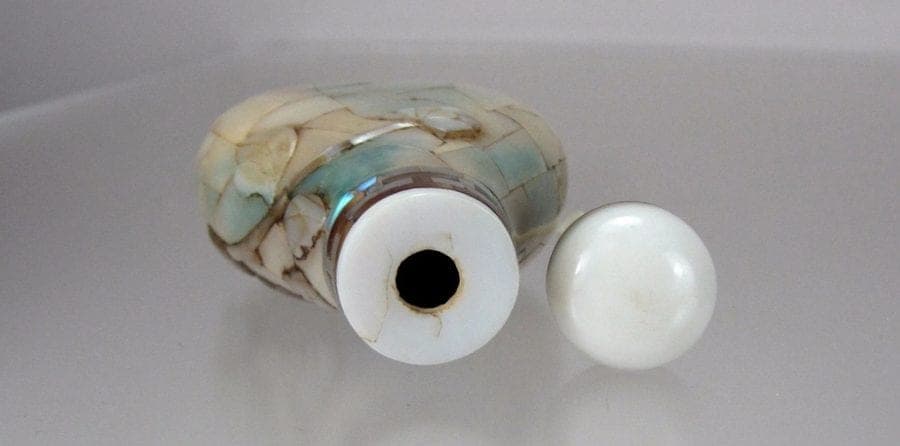 RARE CHINESE INLAID JADEITE AND MOTHER OF PEARL OVERLAY SNUFF BOTTLE photo 7
