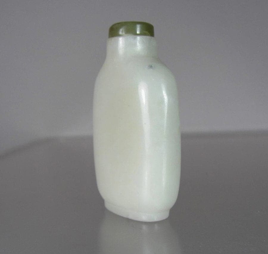 MUTTON-FAT WHITE JADE SNUFF BOTTLE, 19th Century photo 3