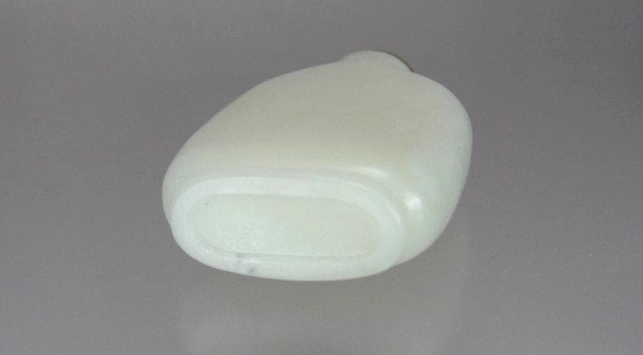 MUTTON-FAT WHITE JADE SNUFF BOTTLE, 19th Century photo 5