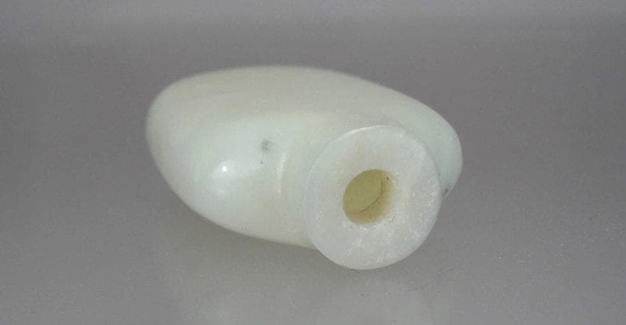MUTTON-FAT WHITE JADE SNUFF BOTTLE, 19th Century photo 6