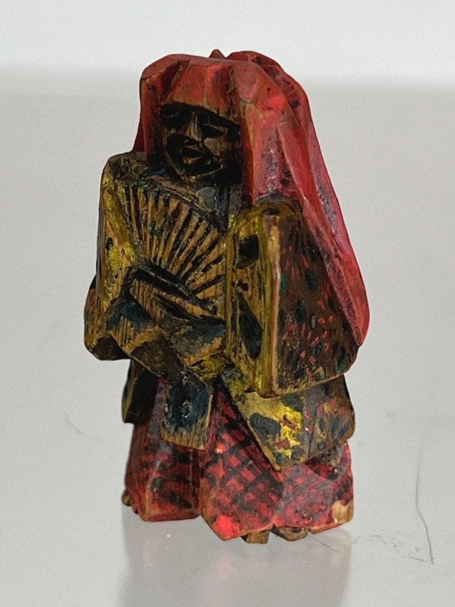19th Century Japanese Matsu (Korean Pine Wood) Ittobori Netsuke: Shoju photo 2