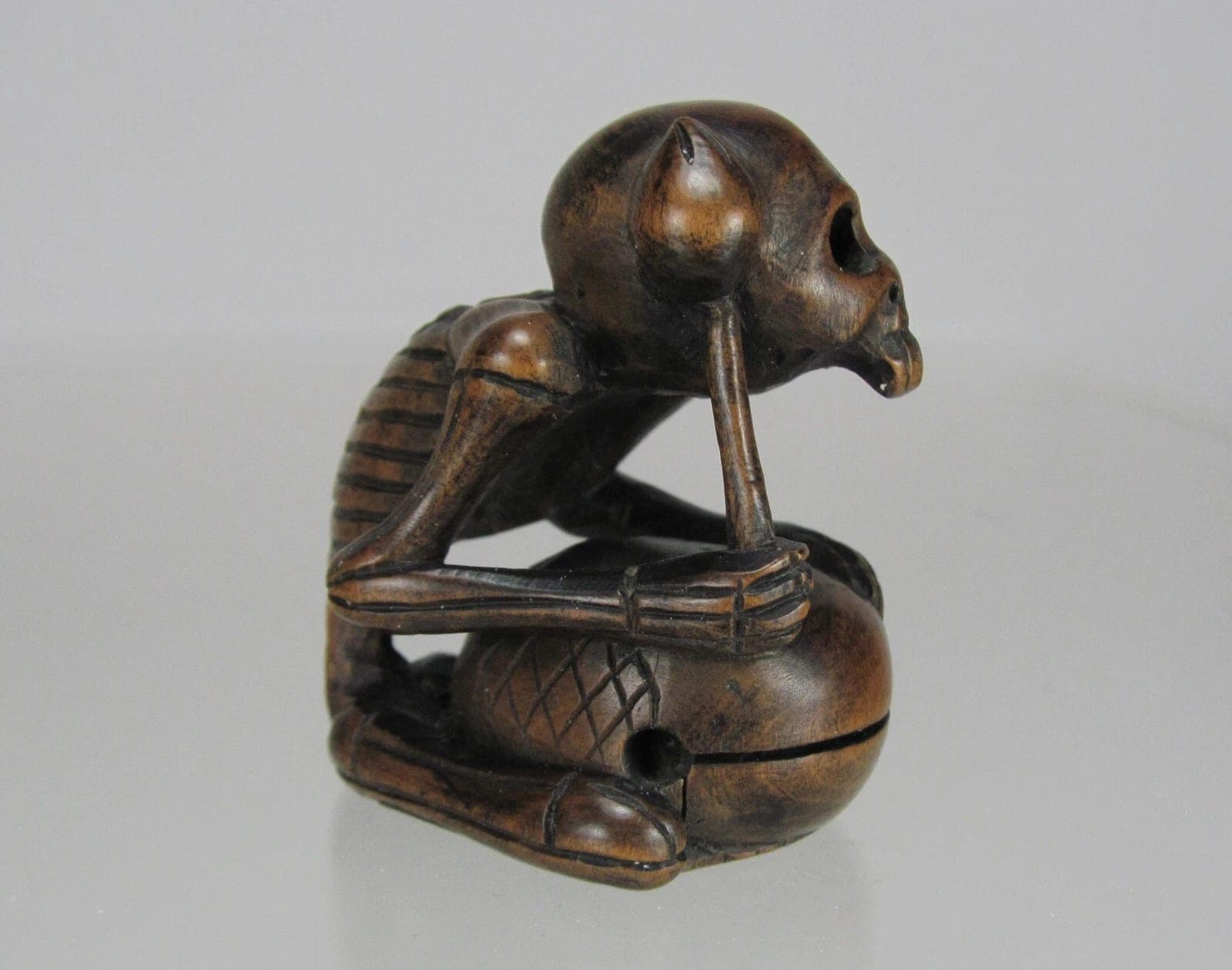 19th Century Japanese Boxwood Netsuke: Buddhist Priest Danka