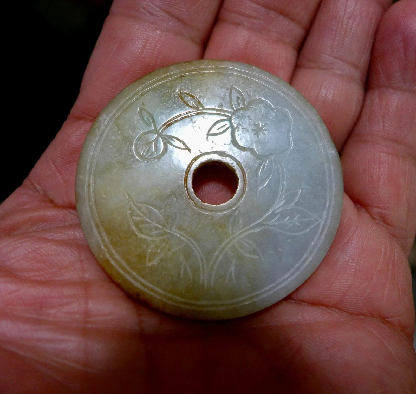 ANTIQUE CHINESE SEMI-TRANSLUCENT JADEITE JADE BI RITUAL DISK PENDANT - 4 photo 4