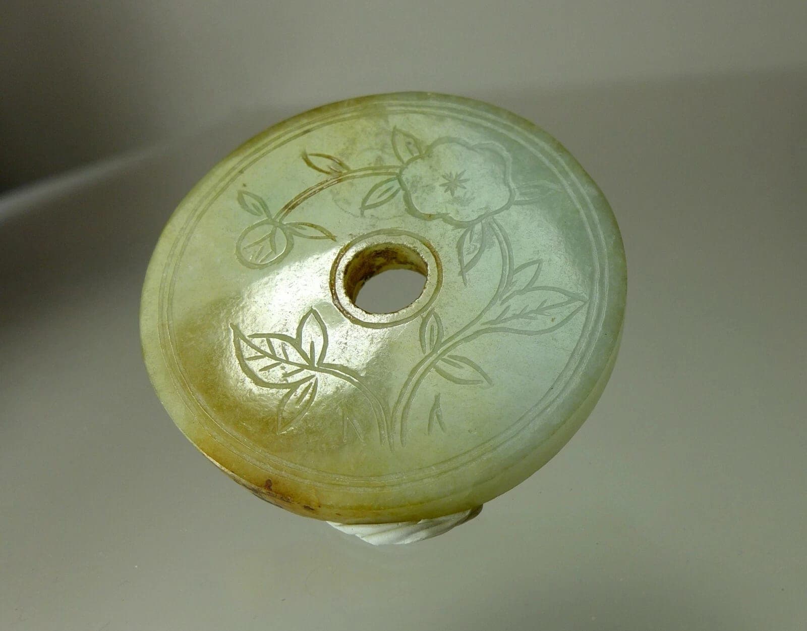 ANTIQUE CHINESE SEMI-TRANSLUCENT JADEITE JADE BI RITUAL DISK PENDANT - 4 photo 5