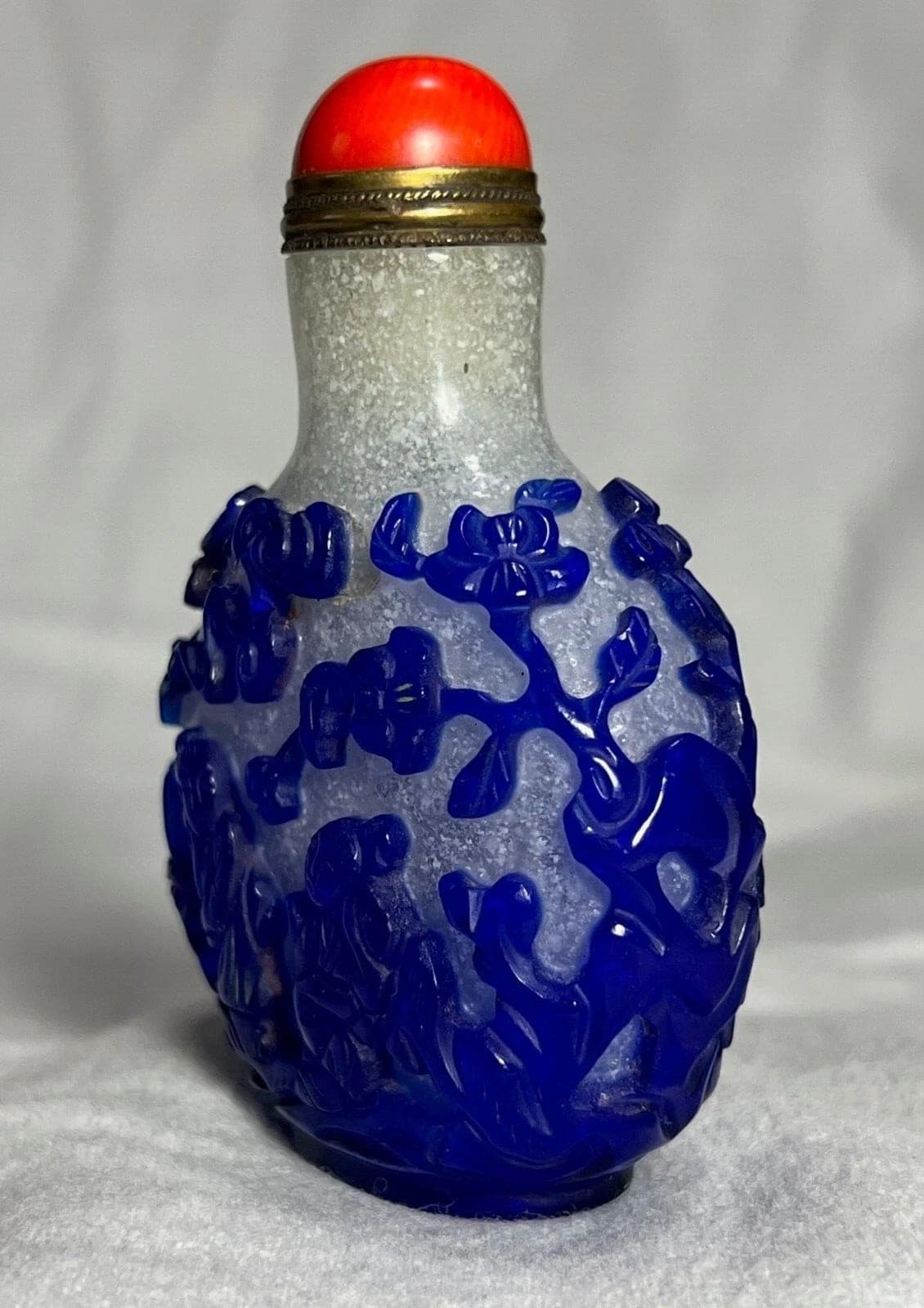 Blue Overlay over Snowflake Glass Snuff Bottle, Late 18th/19th C. photo 3