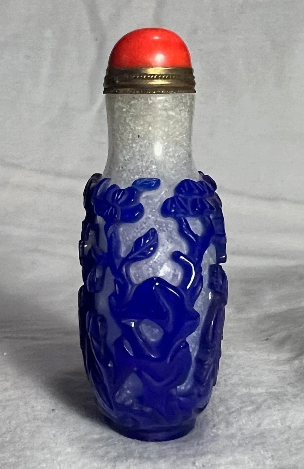 Blue Overlay over Snowflake Glass Snuff Bottle, Late 18th/19th C. photo 6
