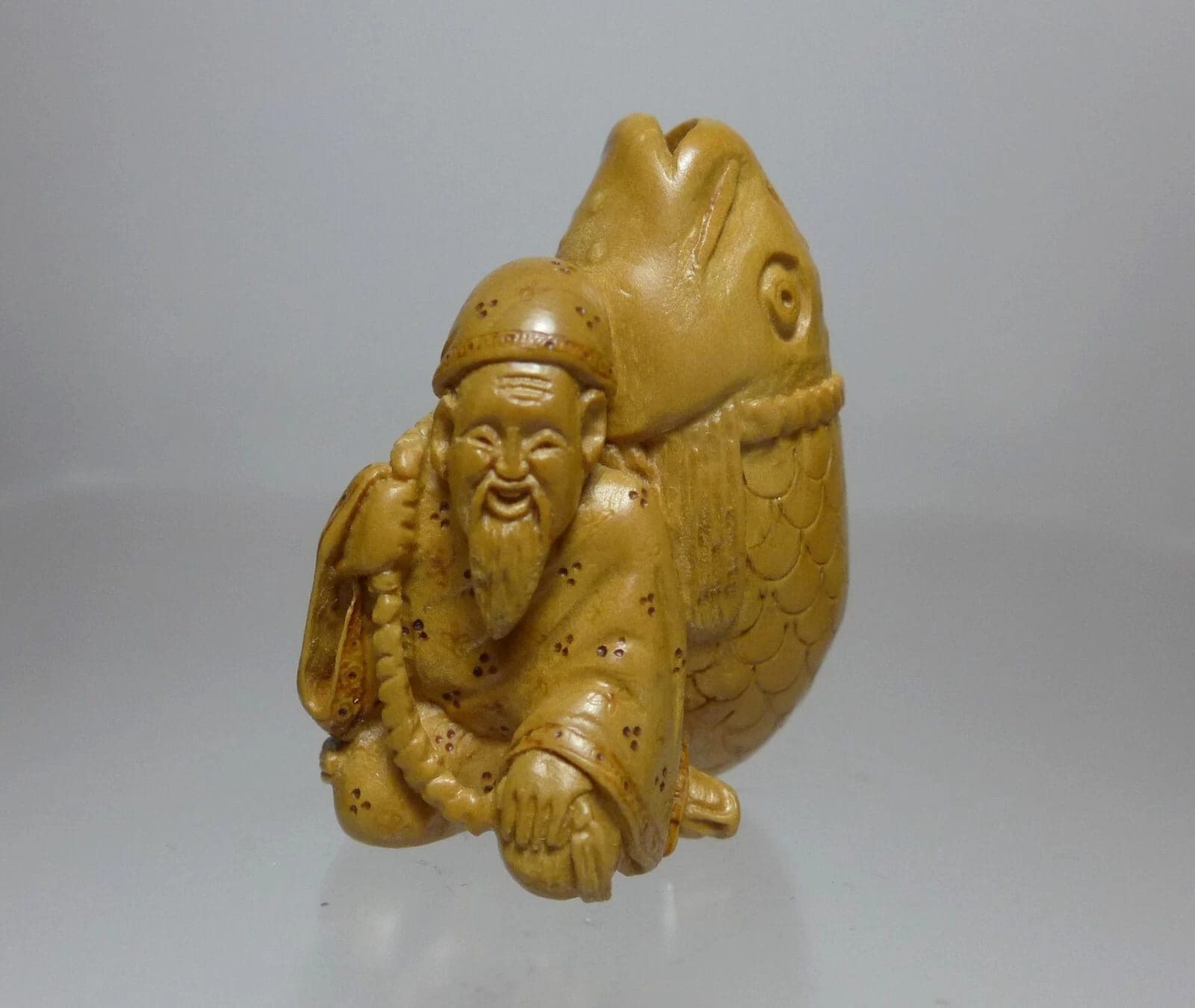 ALEXANDER DERKACHENKO, Contemporary Boxwood Netsuke, "Man Carrying Fish" photo 2