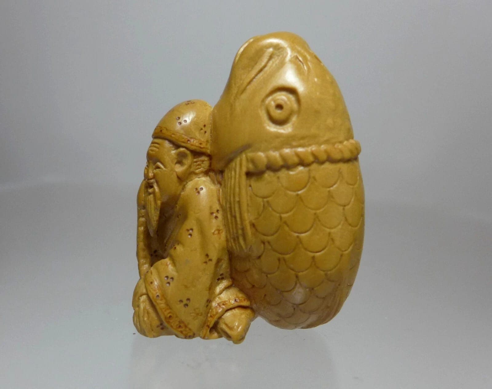ALEXANDER DERKACHENKO, Contemporary Boxwood Netsuke, "Man Carrying Fish" photo 3