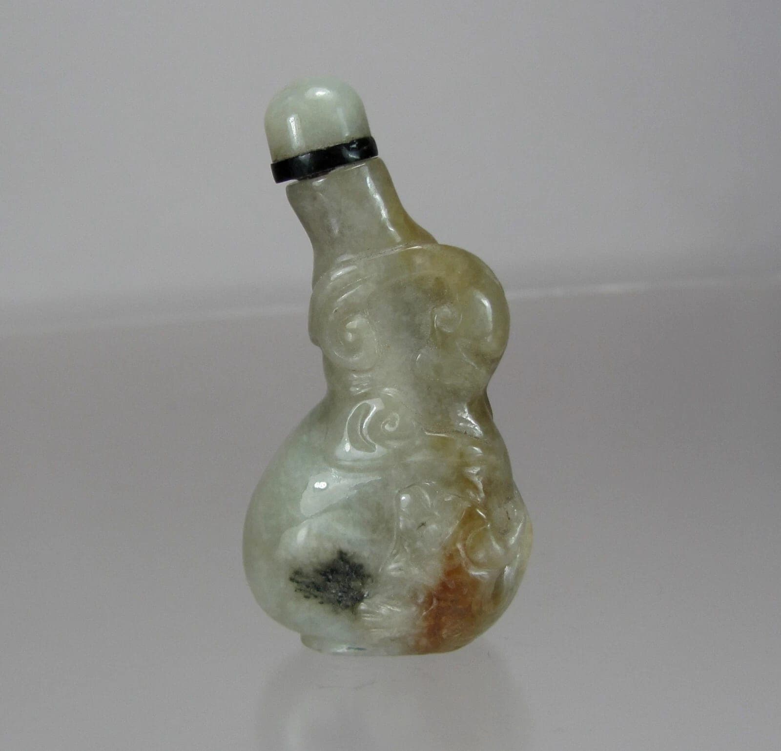 Unusually shaped (Sitting Elephant) Jade SNUFF BOTTLE, 1740-1840 photo 2