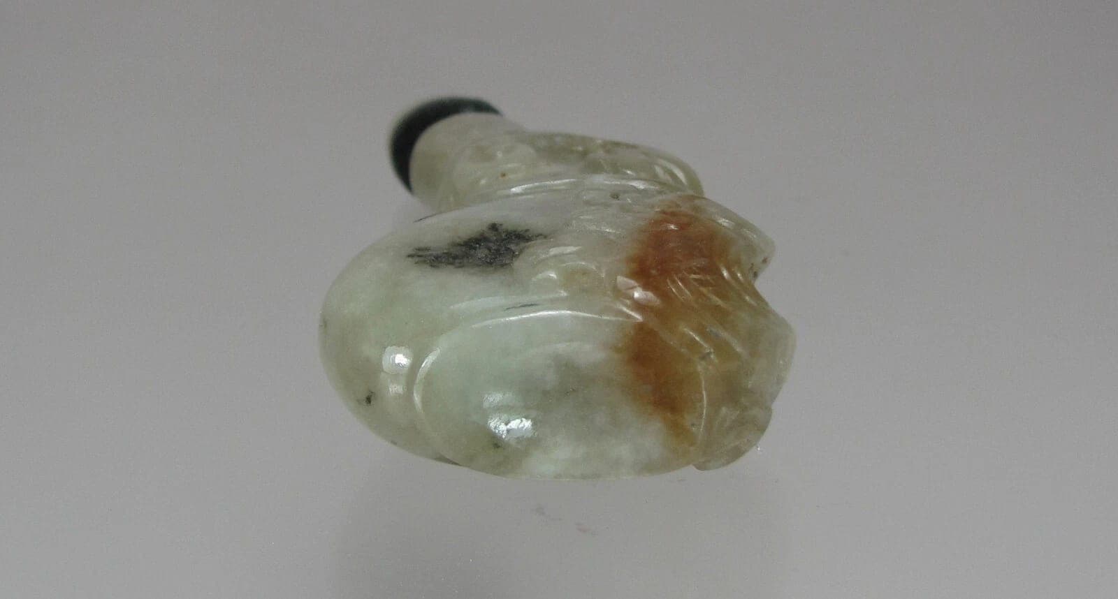 Unusually shaped (Sitting Elephant) Jade SNUFF BOTTLE, 1740-1840 photo 5