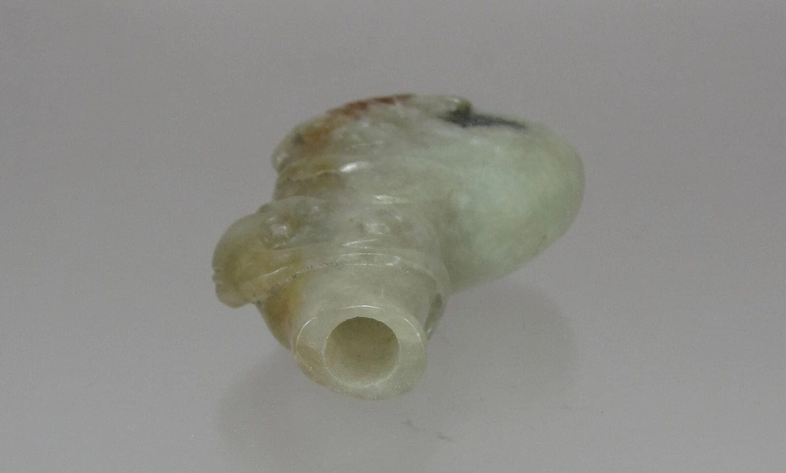 Unusually shaped (Sitting Elephant) Jade SNUFF BOTTLE, 1740-1840 photo 6