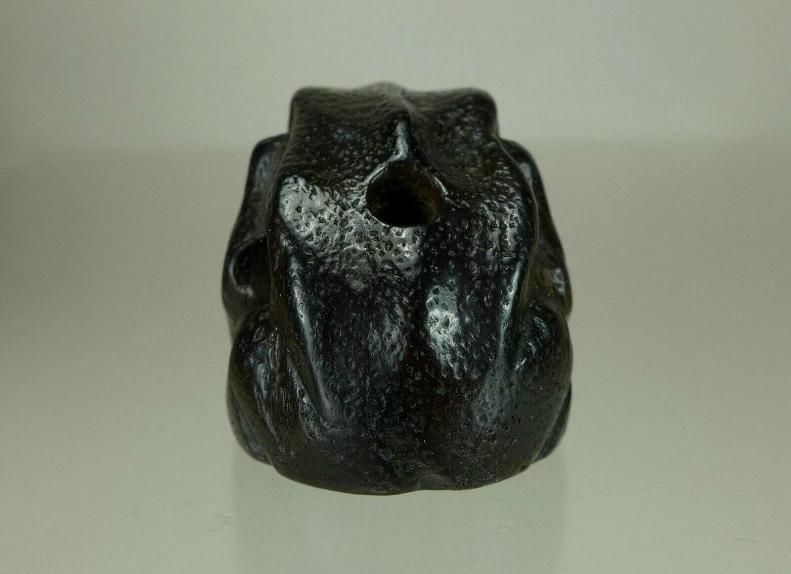 19th Century Japanese Iwami Ebony Netsuke:  Toad / Ashtray photo 5