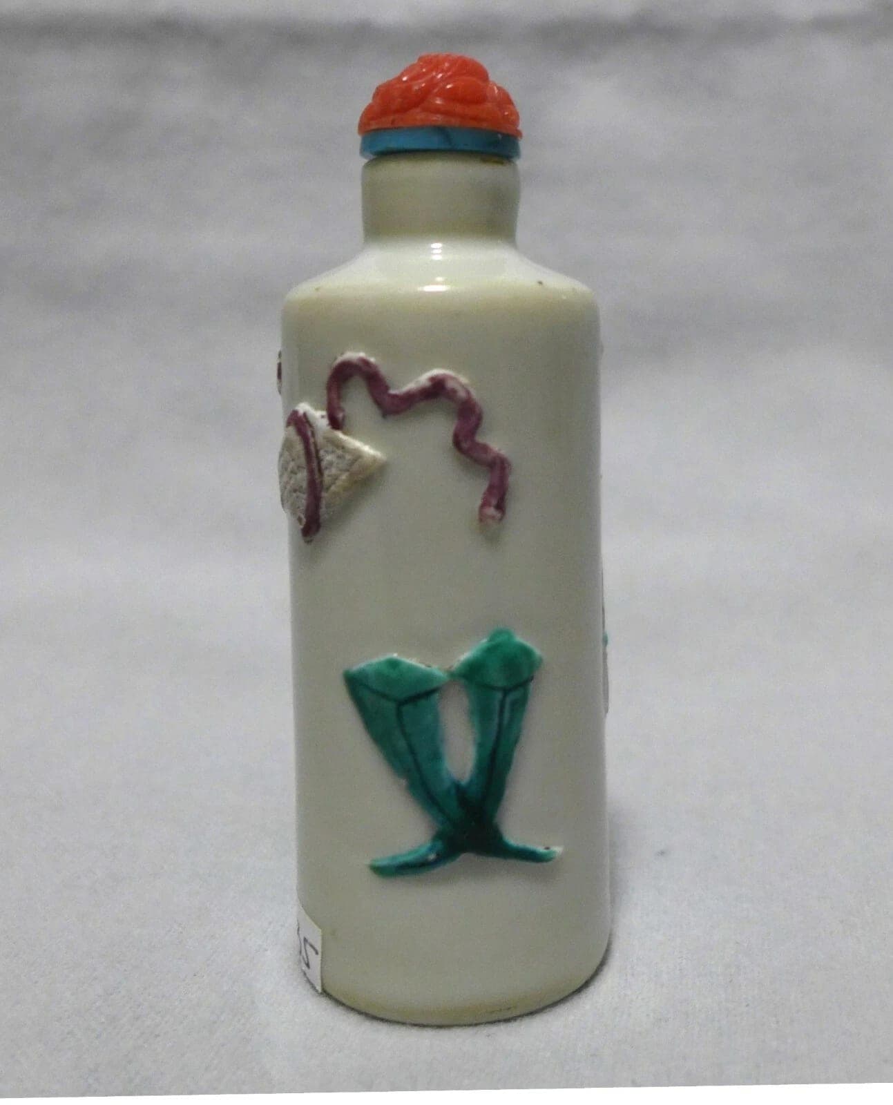 Enameled Porcelain Snuff Bottle, Jingdezhen Kilns, 1810-1870, Former Barron Coll photo 3