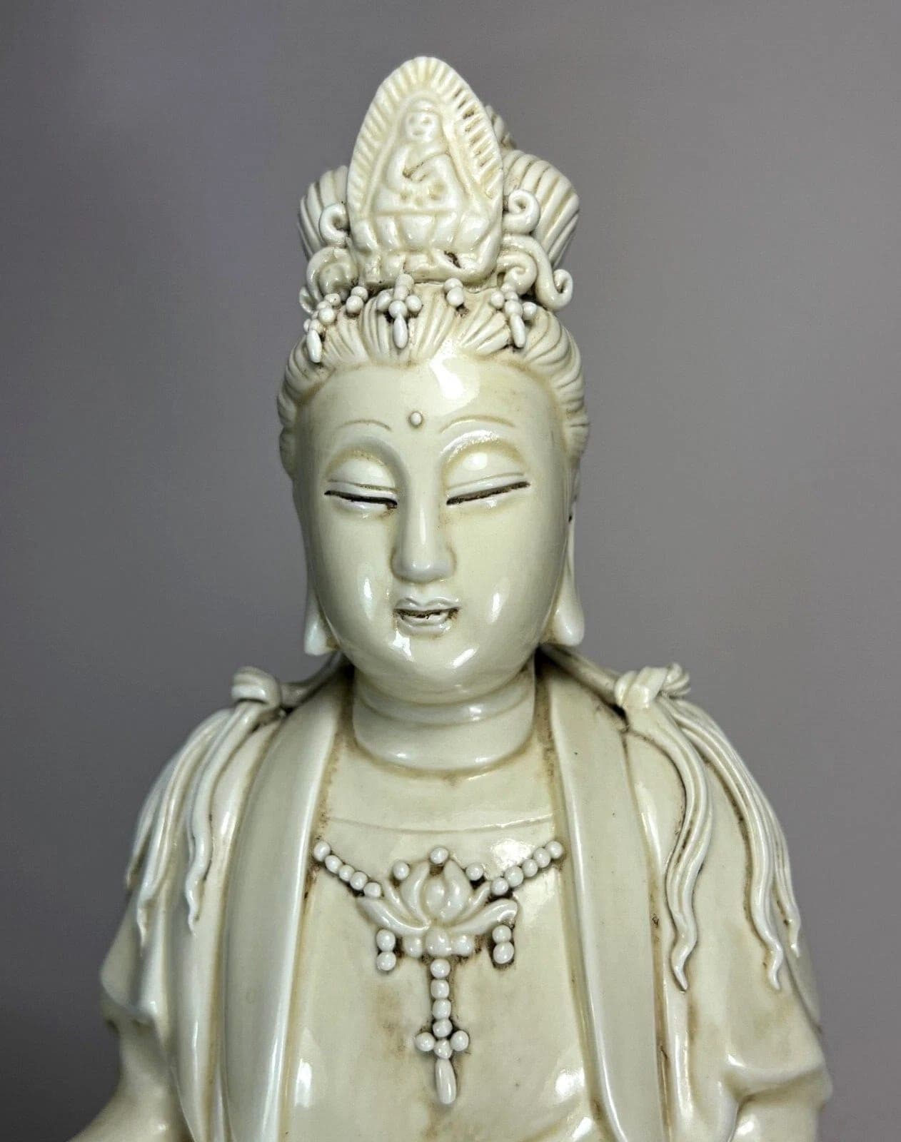 Antique Dehua “He Chaozong” Blanc-de-Chine Porcelain Figure of Guanyin photo 8
