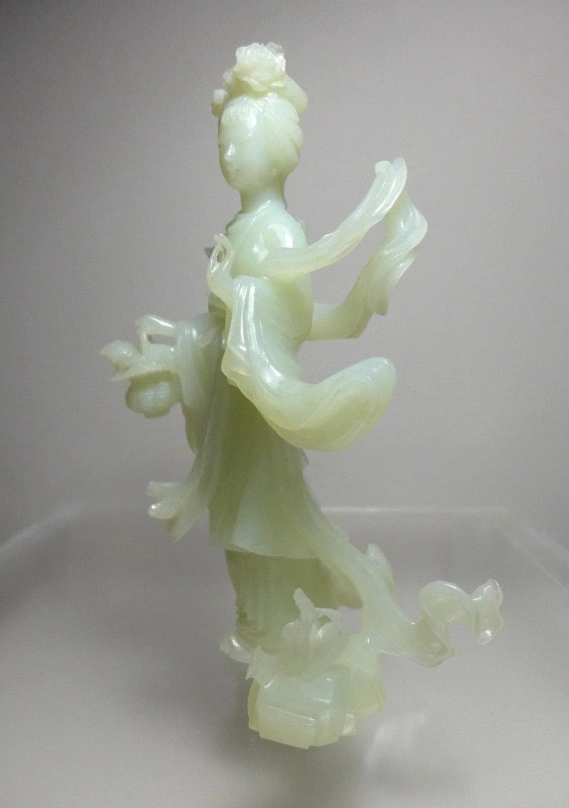 Pale Celadon Jade Carving of Consort Yu Meiren photo 3