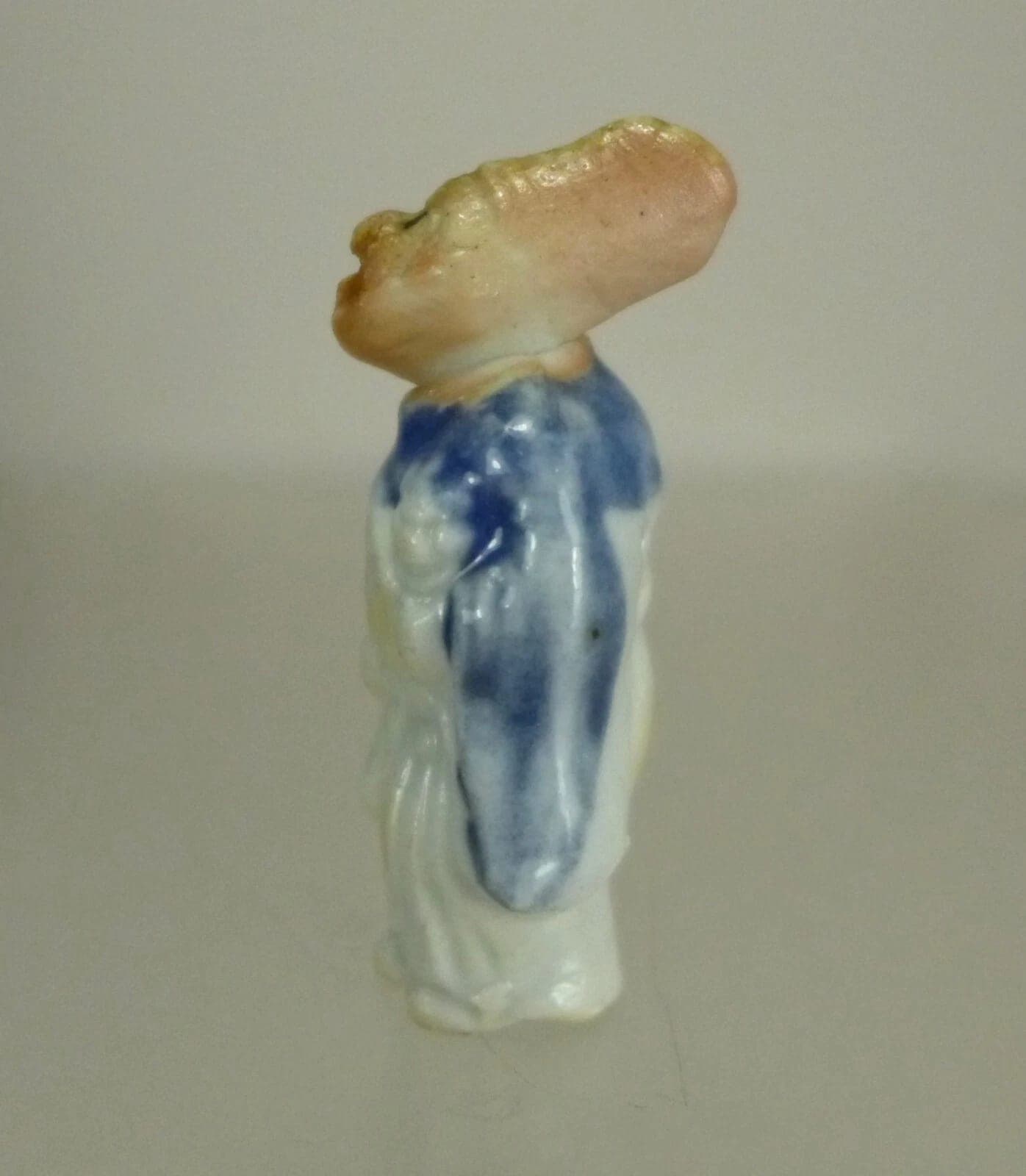 KARAKURI HIRADO PORCELAIN NETSUKE OF A MONKEY AS A SAMBASO DANCER photo 5