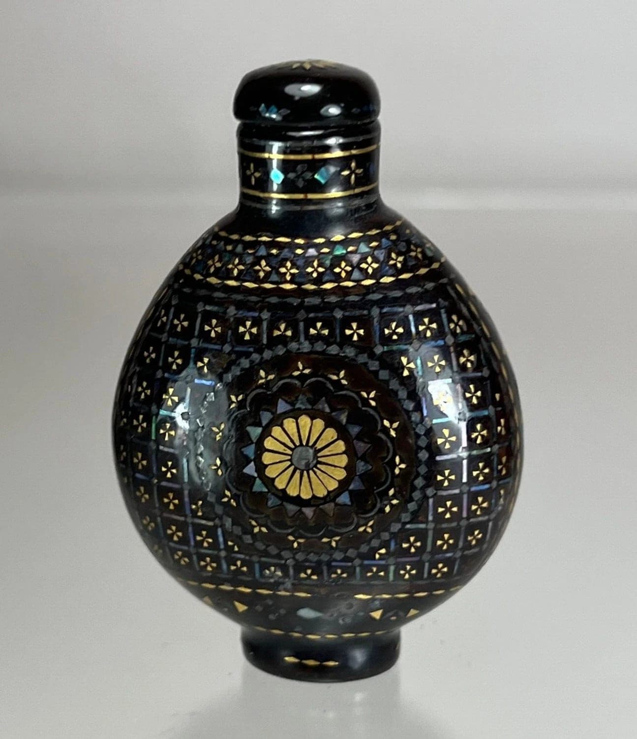 Chinese Laque  Burgaute SNUFF BOTTLE, 19th C. photo 2