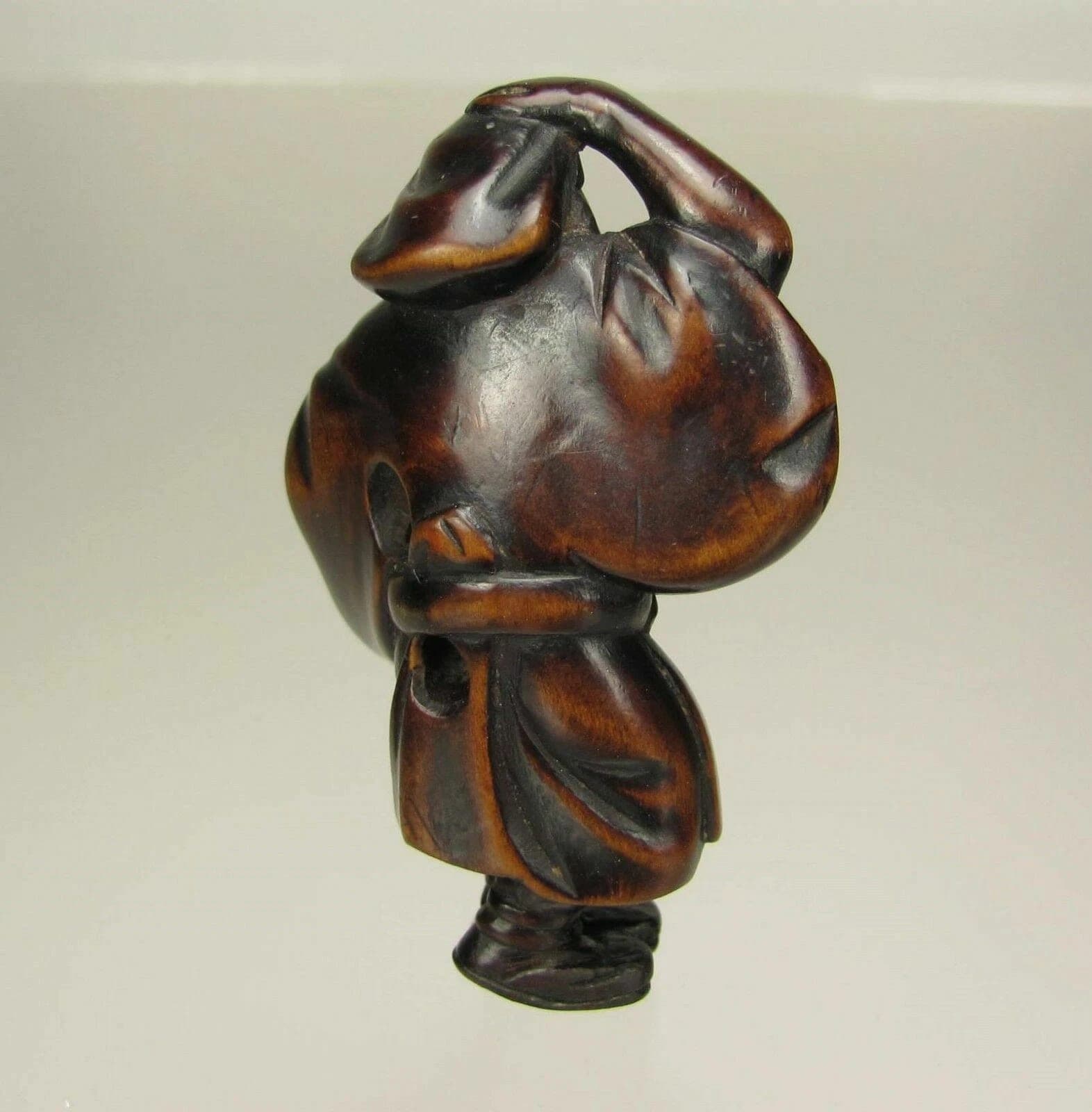 Late 18th Century Japanese Wood Netsuke, Merchant photo 5