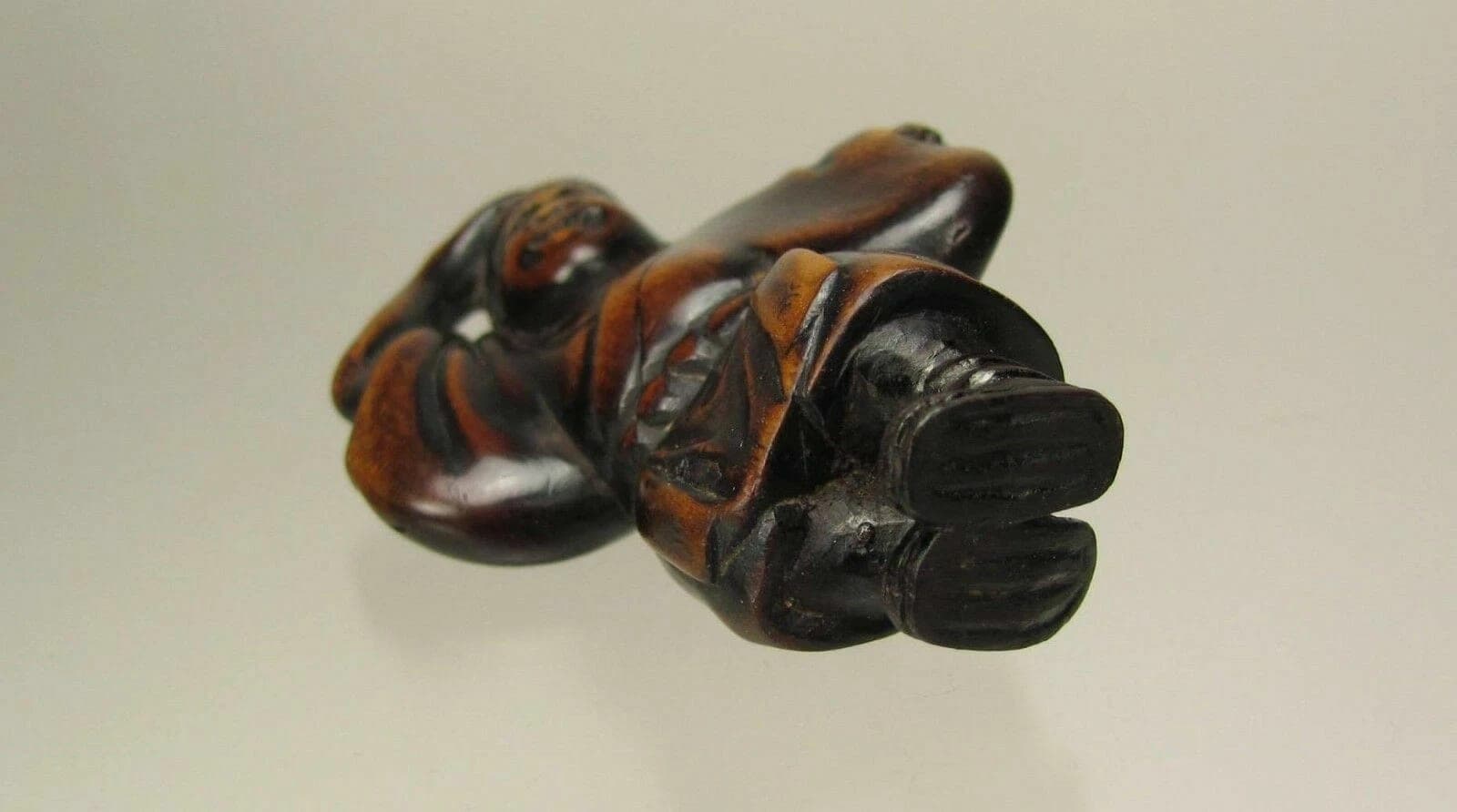 Late 18th Century Japanese Wood Netsuke, Merchant photo 6