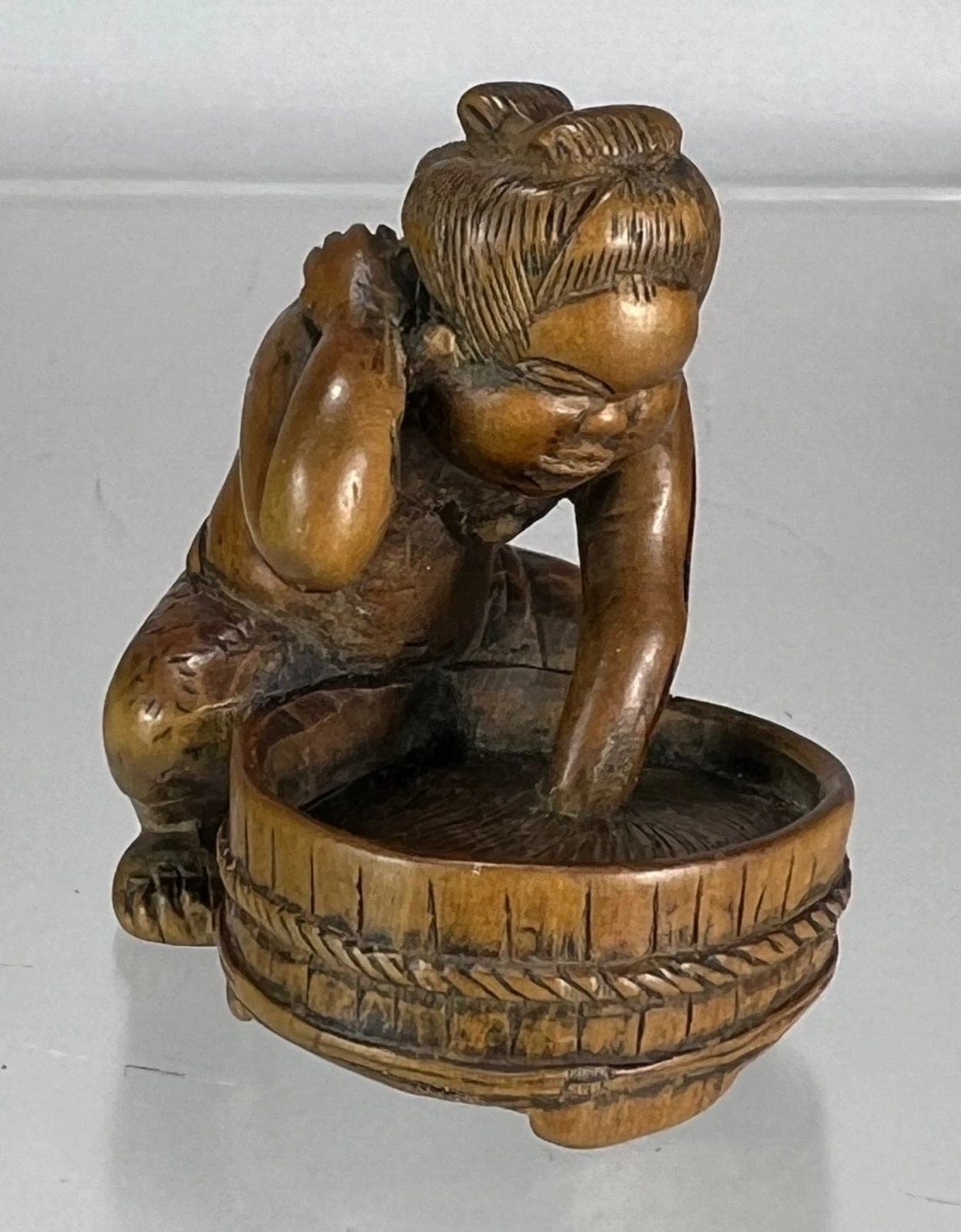 Japanese Boxwood Netsuke - OKAME Taking a Bath, 19th C. photo 3