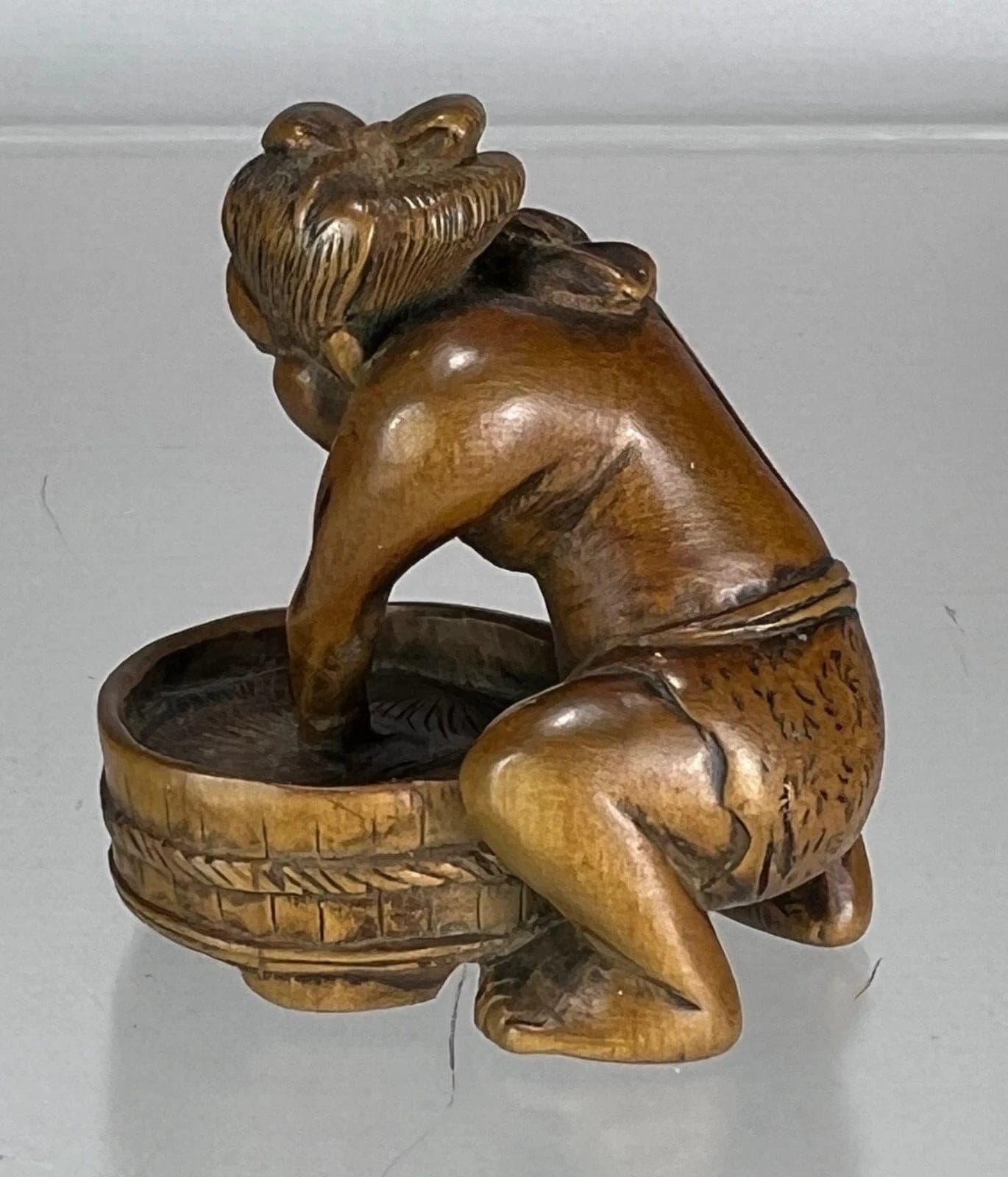 Japanese Boxwood Netsuke - OKAME Taking a Bath, 19th C. photo 5