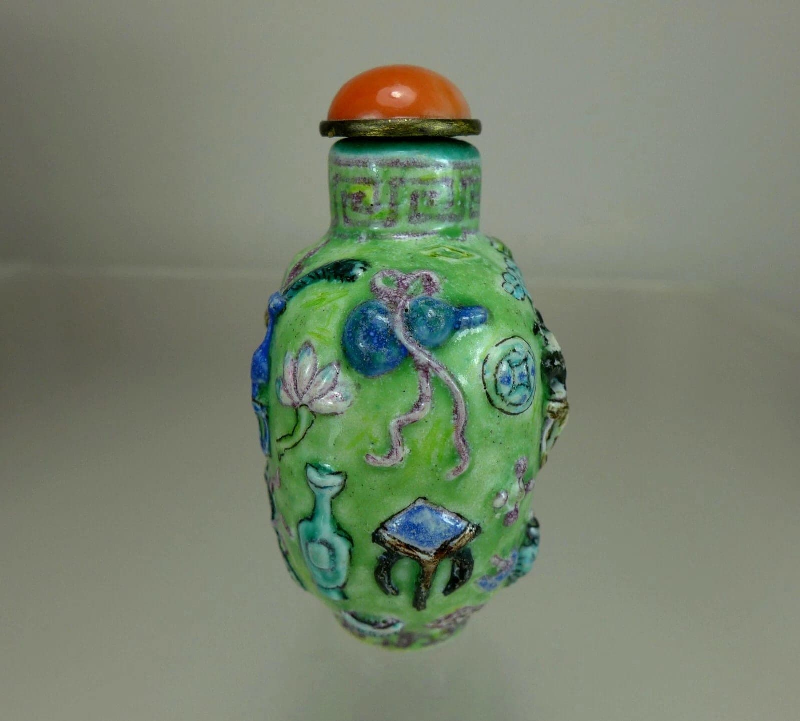 FAMILLE ROSE, Molded Enameled Porcelain Snuff Bottle, Guangxu Mark, 1874-1908 photo 3