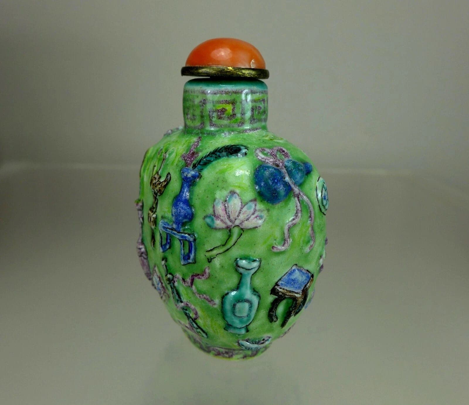 FAMILLE ROSE, Molded Enameled Porcelain Snuff Bottle, Guangxu Mark, 1874-1908 photo 5