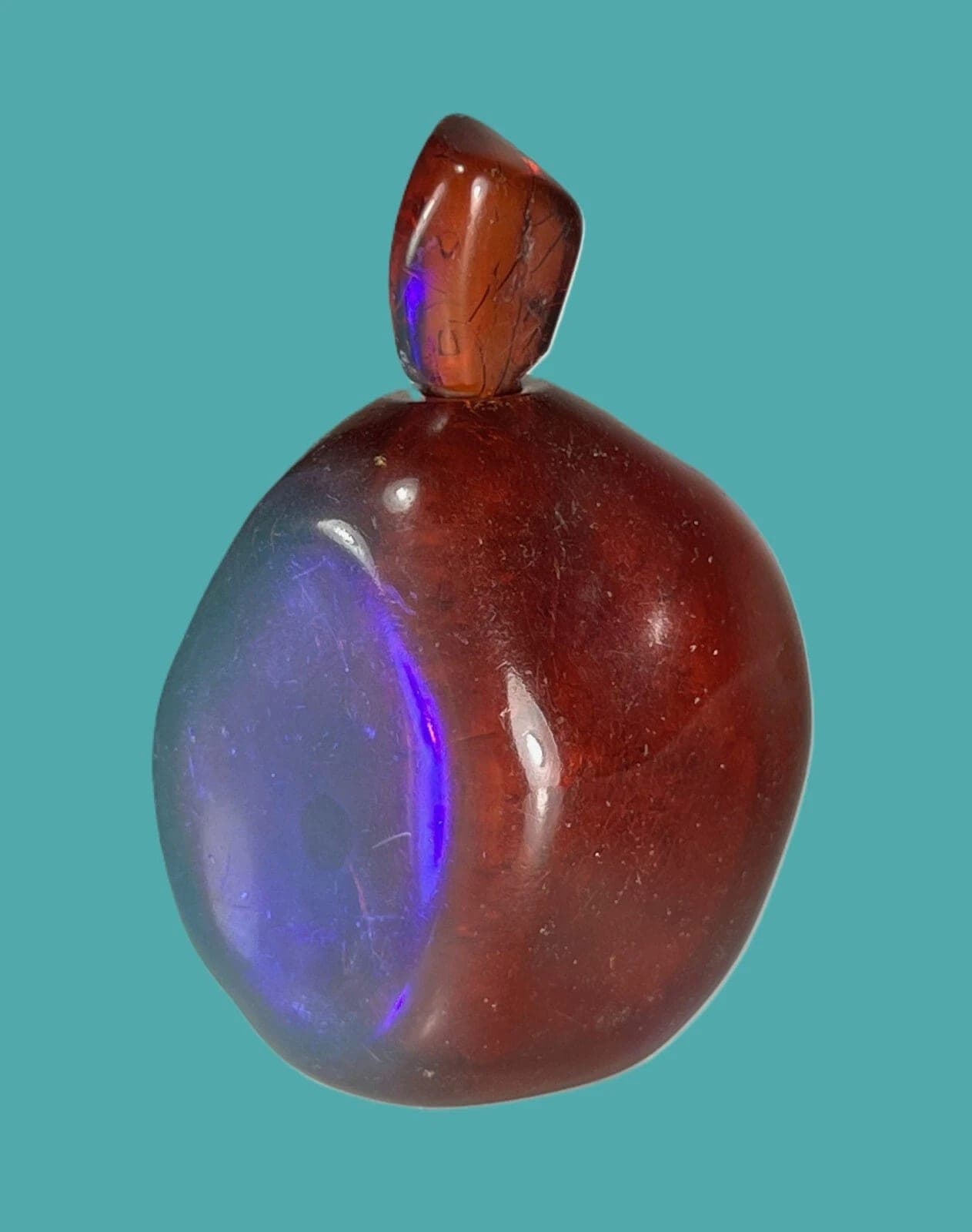 A Natural Amber 'Pebble-shaped' SNUFF BOTTLE, Qing Dynasty, 18th/19th Century photo 3