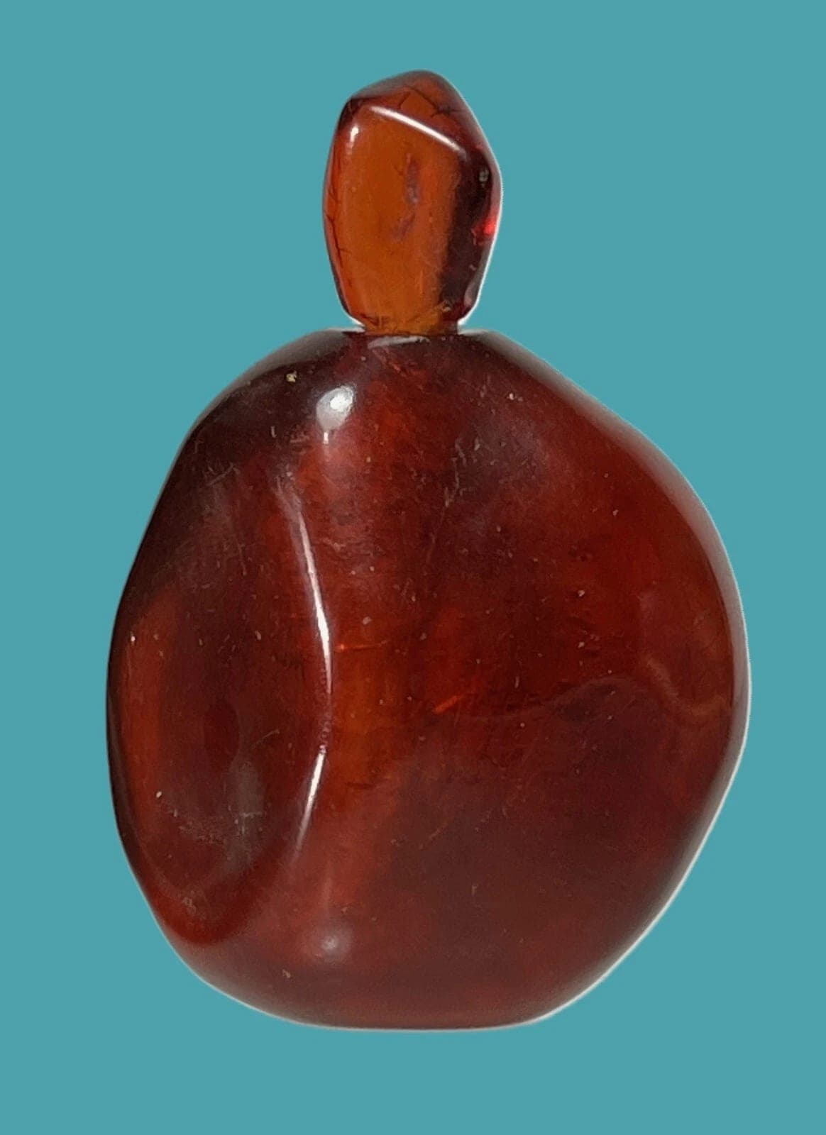 A Natural Amber 'Pebble-shaped' SNUFF BOTTLE, Qing Dynasty, 18th/19th Century photo 4