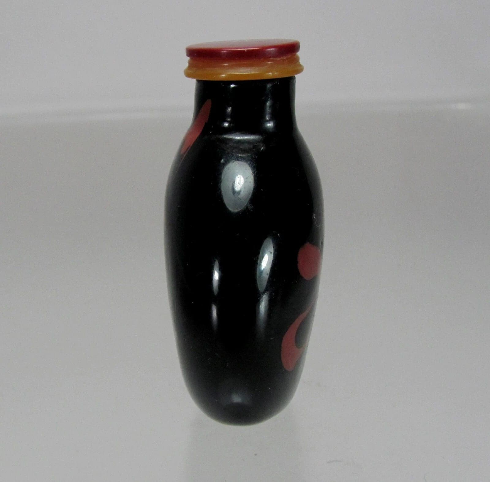 A RARE Cinnabar-Red Overlay Black Glass Snuff Bottle, Qing Dynasty, 18th/19th C. photo 4