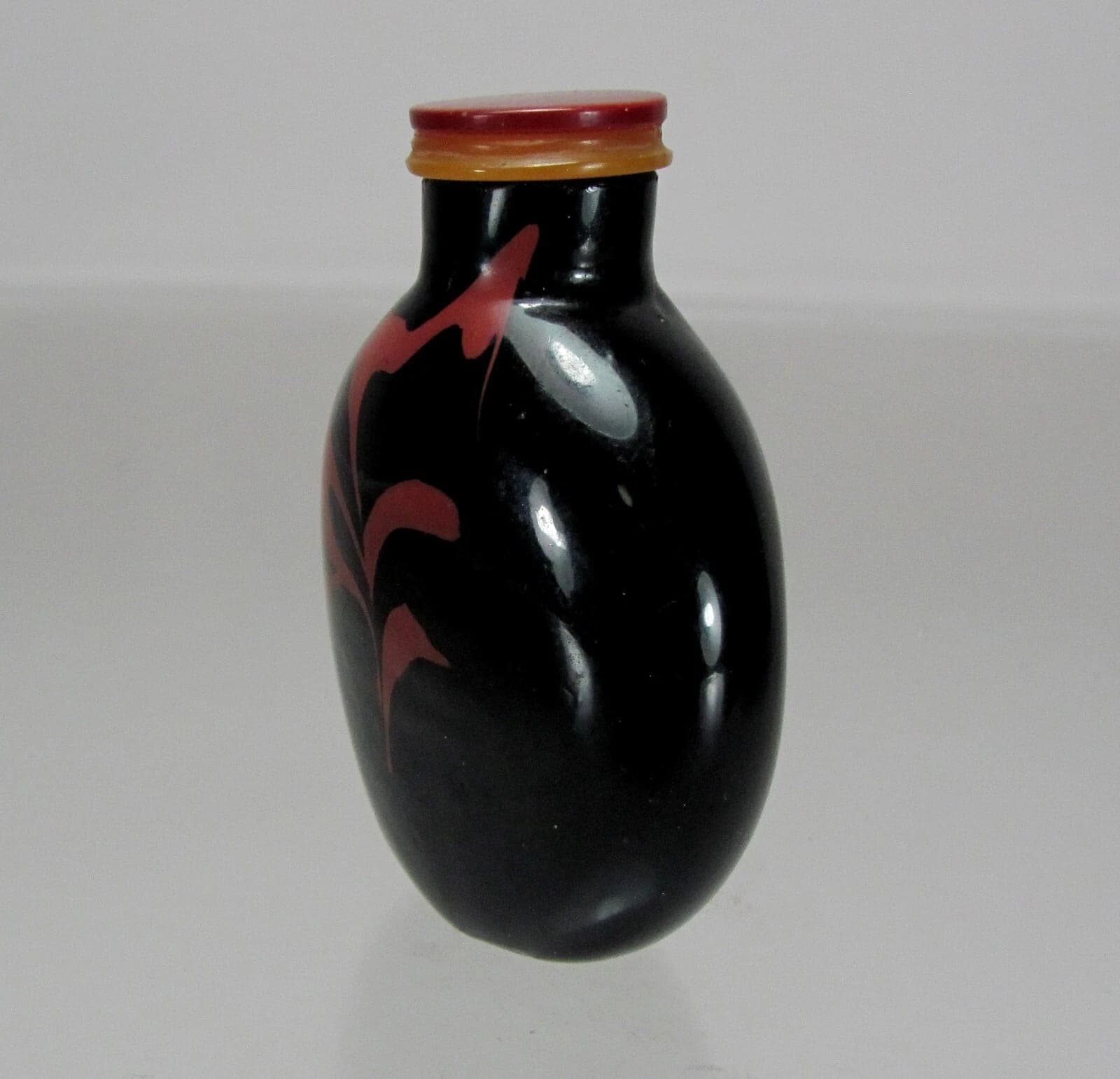 A RARE Cinnabar-Red Overlay Black Glass Snuff Bottle, Qing Dynasty, 18th/19th C. photo 6