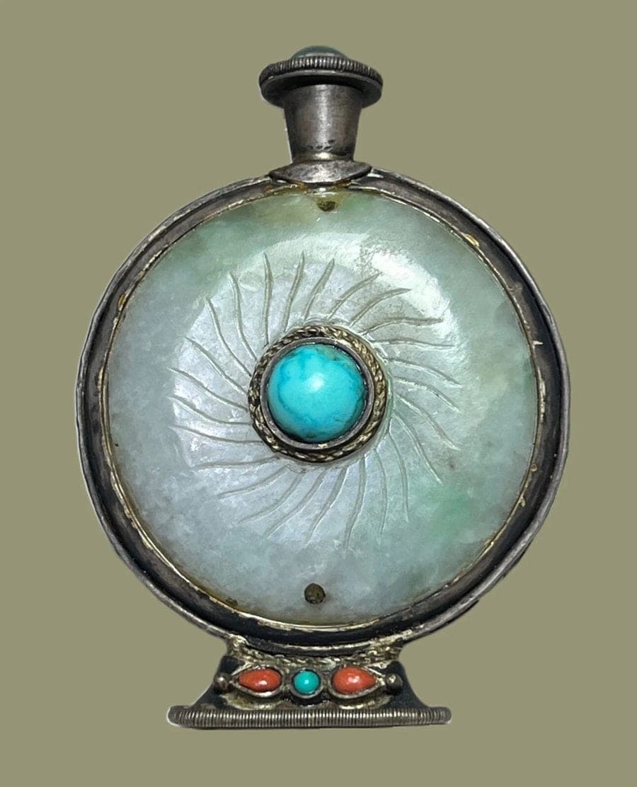 19th Century Carved Jade and Silver Snuff Bottle photo 2