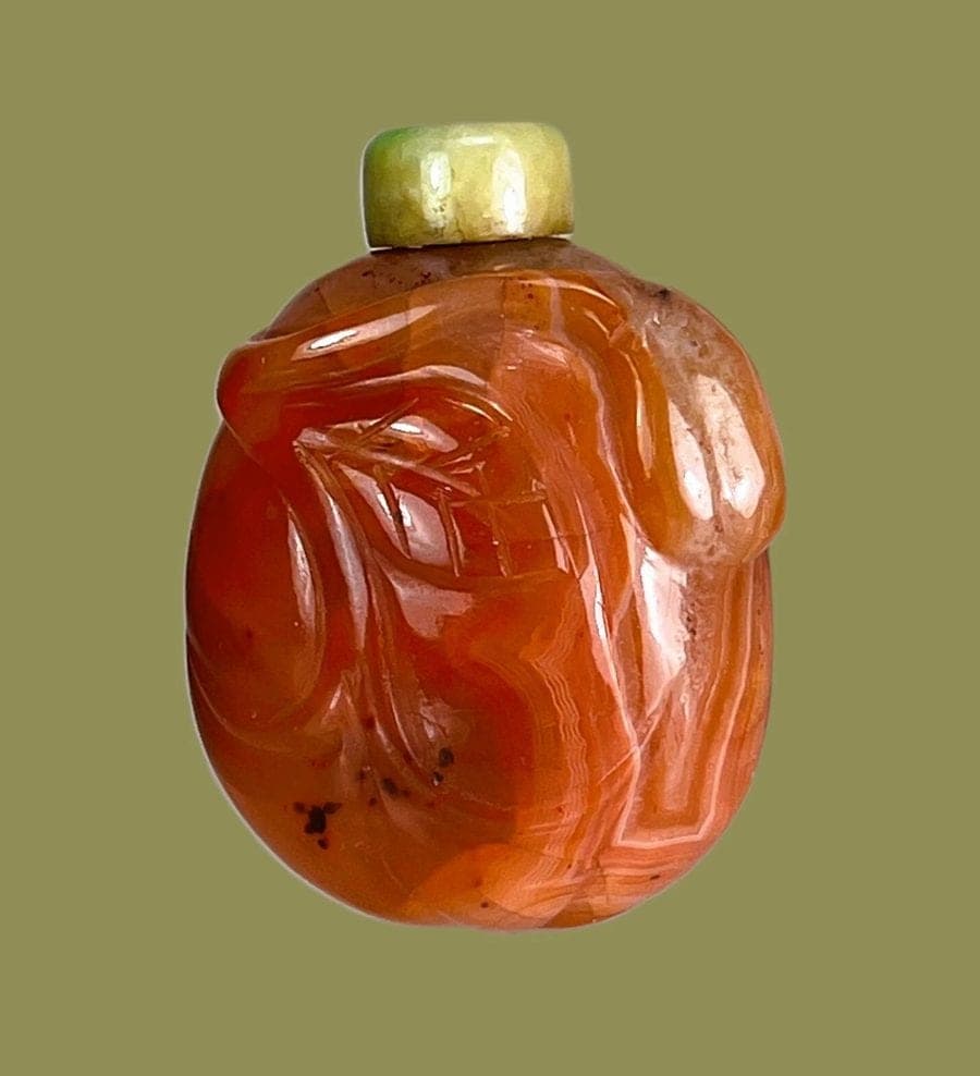 Late Qing Dynasty - A Carnelian Leaves and Tendrils Snuff Bottle photo 2