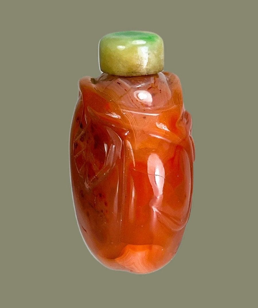 Late Qing Dynasty - A Carnelian Leaves and Tendrils Snuff Bottle photo 4