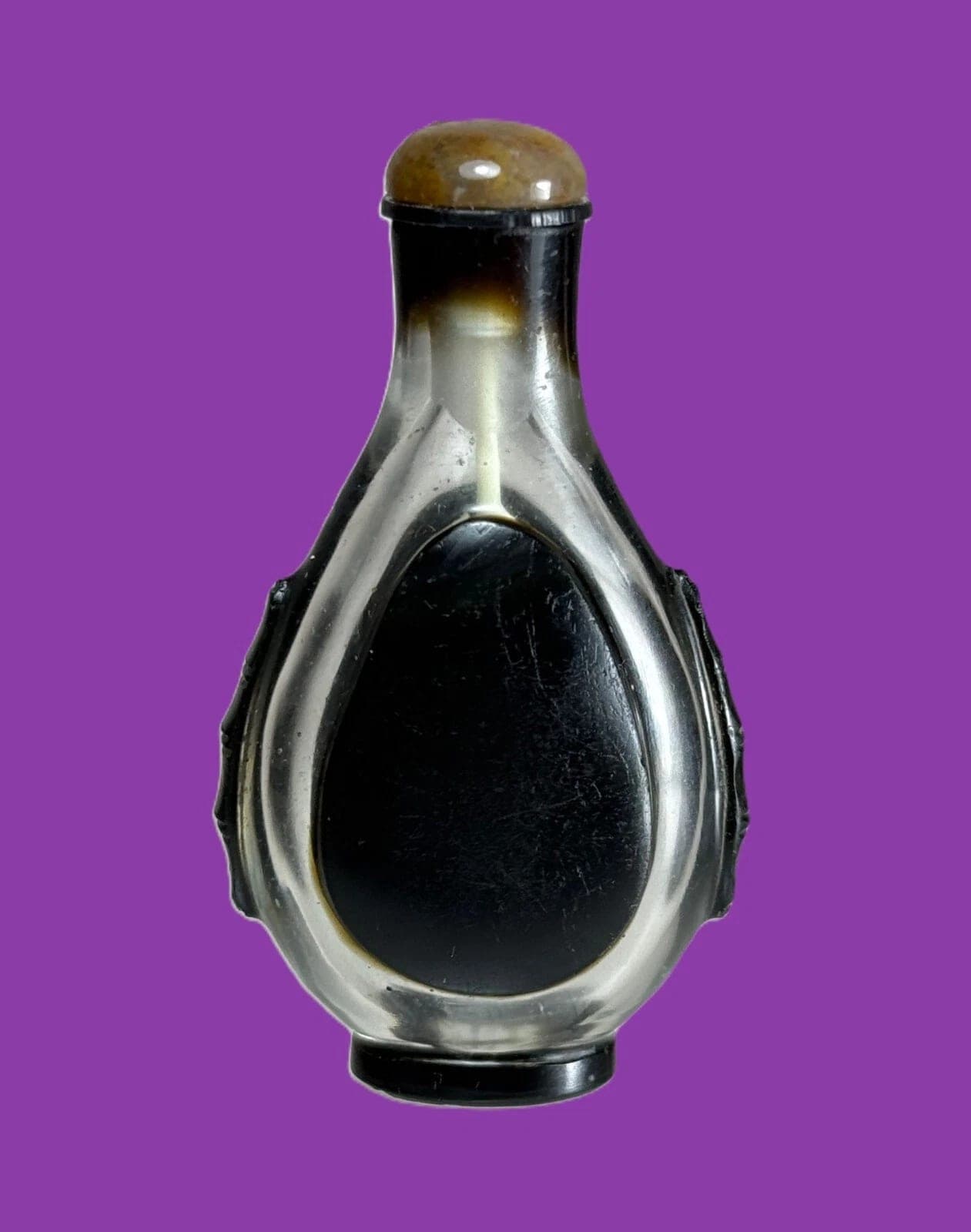 AN UNUSUAL BLACK OVERLAY COLORLESS GLASS SNUFF BOTTLE, QING DYNASTY photo 2