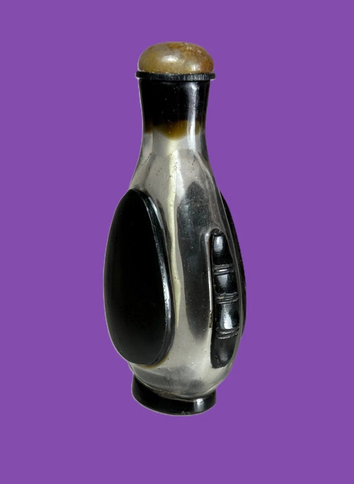 AN UNUSUAL BLACK OVERLAY COLORLESS GLASS SNUFF BOTTLE, QING DYNASTY photo 3