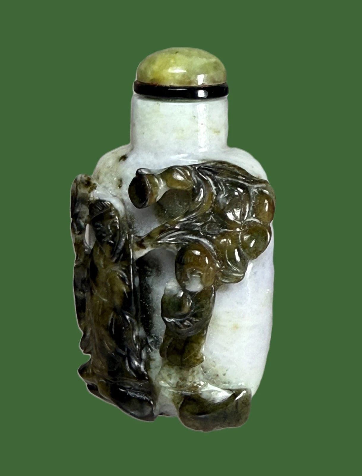 Qing Dynasty, White Jade with dark-skin Carvings Snuff Bottle photo 3